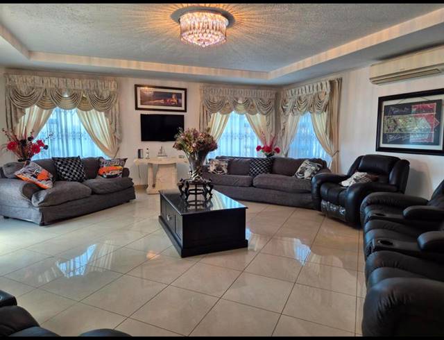 5 BEDROOM HOUSE FOR SALE IN THE HILL